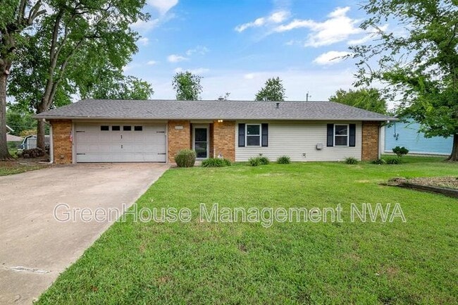 property at 2101 W Tulsa St