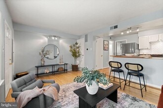 122A N Bedford St in Arlington, VA - Building Photo - Building Photo