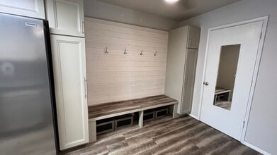 3565 Alamosa Dr in Anchorage, AK - Building Photo - Building Photo