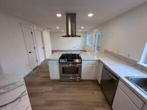 231 SE 17th St in Troutdale, OR - Building Photo - Building Photo