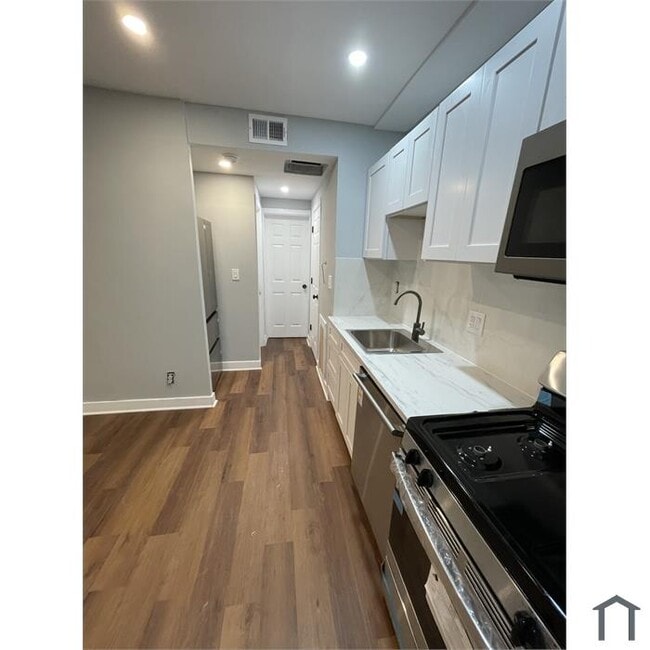 property at 1926 Naylor Rd SE