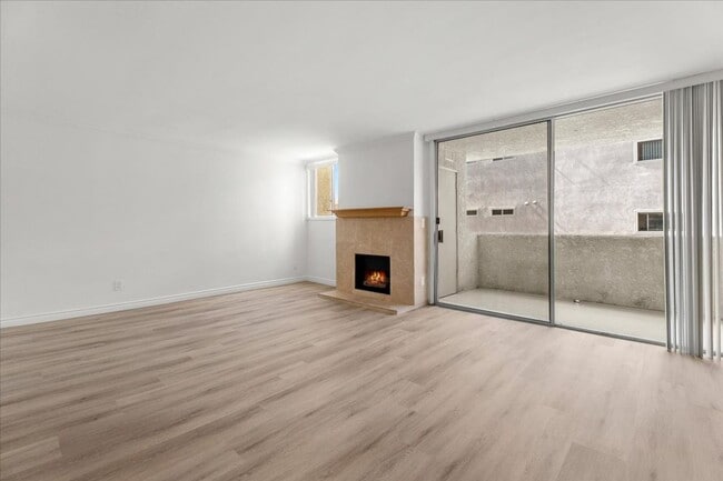 5325 Newcastle Ave in Los Angeles, CA - Building Photo - Building Photo