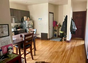 996 Pleasant St, Unit 2 in Worcester, MA - Building Photo - Building Photo