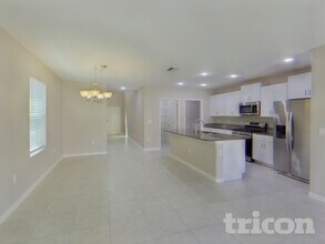 9512 Lemon Drop Lp, Unit 2911 in Sun City Center, FL - Foto de edificio - Building Photo