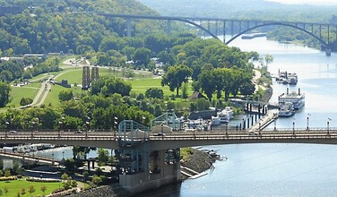 Cherokee Bluffs in St. Paul, MN - Foto de edificio - Building Photo