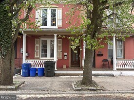 222 W Union St in Burlington, NJ - Building Photo