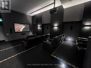 15 Queens Quay E in Toronto, ON - Building Photo - Building Photo