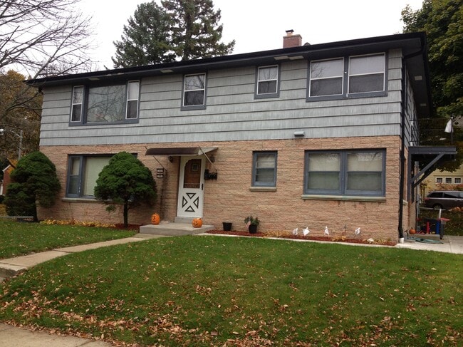 property at 7009 W Lloyd St