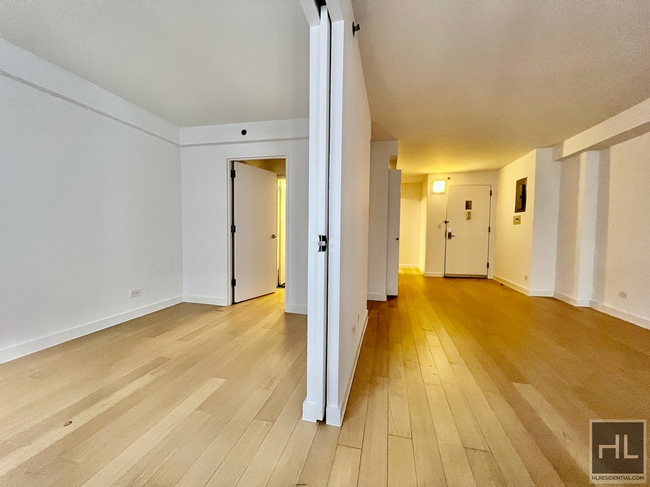 East 39th Street in New York, NY - Building Photo - Building Photo