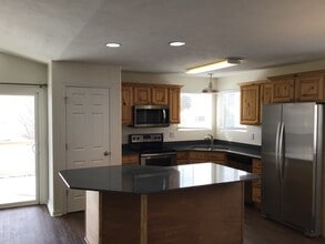 1721 N 2340 W in Clinton, UT - Foto de edificio - Building Photo