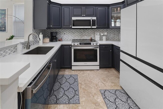 601 NE 11th Ave in Fort Lauderdale, FL - Foto de edificio - Building Photo