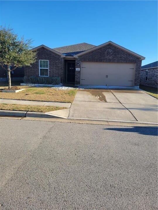 320 Continental Ave in Liberty Hill, TX - Building Photo