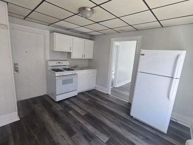 property at 450-452 W Maple St