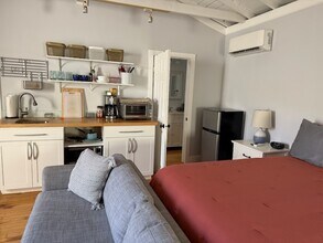 3605 Laurel Ave, Unit MB STUDIO in Manhattan Beach, CA - Building Photo - Building Photo