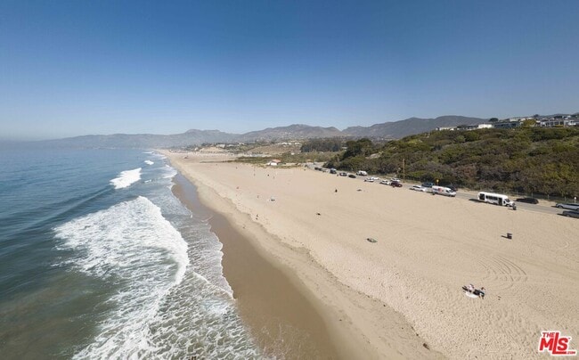 6476 Cavalleri Rd in Malibu, CA - Building Photo - Building Photo