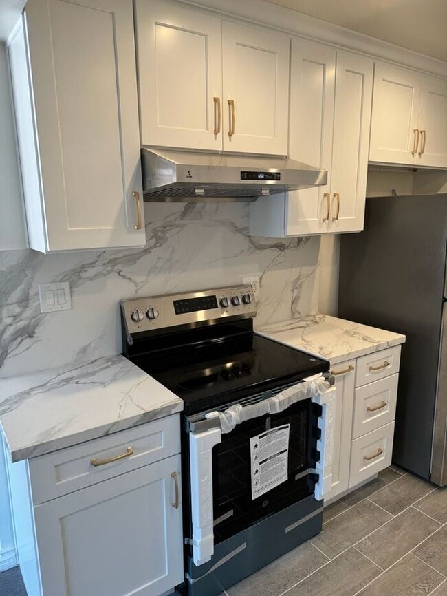 property at 731 E Fairway Dr
