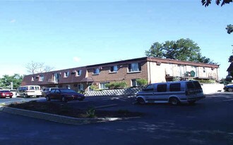 110-120 Breezy Point Ln in Fox Lake, IL - Building Photo
