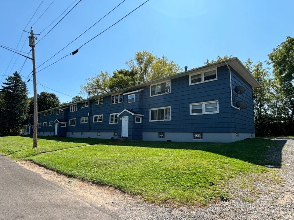 110-118 Milburn Dr in Syracuse, NY - Building Photo