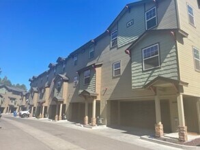 2554 W Cripple Creek Dr in Flagstaff, AZ - Building Photo - Building Photo