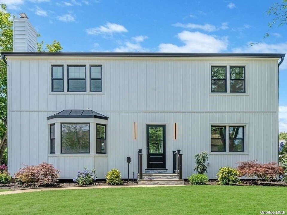 50 Laurel St-Unit -2F in Floral Park, NY - Building Photo