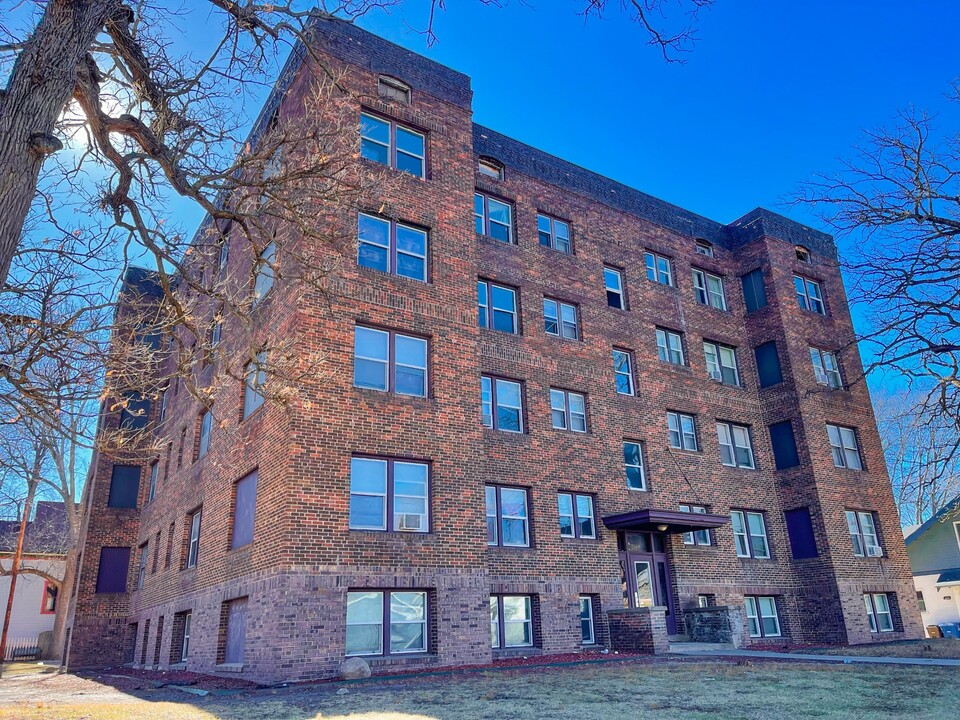 Kingman Blvd Apartments in Des Moines, IA - Building Photo