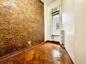 103 W 70th St in New York, NY - Building Photo - Building Photo