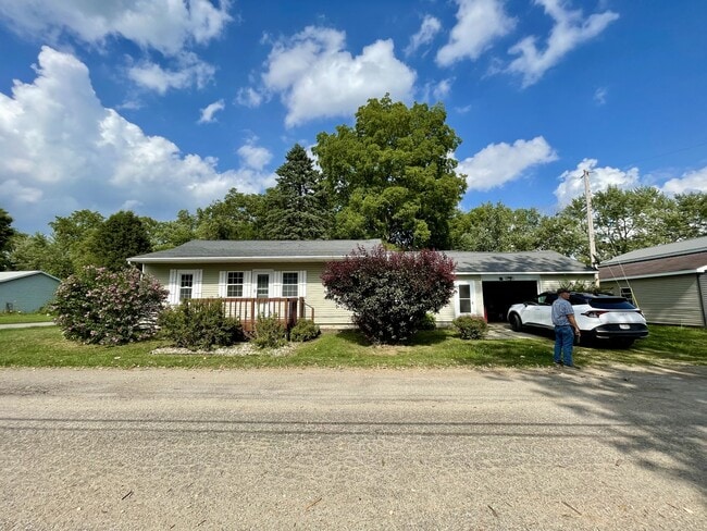 property at 3510 Lakeshore Dr