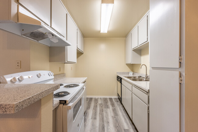 CASA COLIMA APARTMENTS in Whittier, CA - Building Photo - Interior Photo