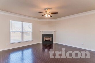 1040 Merrick Rd in Hendersonville, TN - Foto de edificio - Building Photo