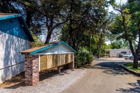 2700 S Market St in Redding, CA - Foto de edificio - Building Photo