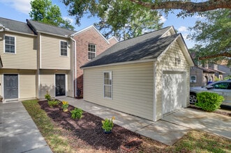 8662 Roanoke Dr in North Charleston, SC - Building Photo - Building Photo