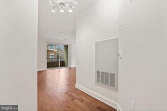 2100 Highcourt Ln in Herndon, VA - Building Photo - Building Photo