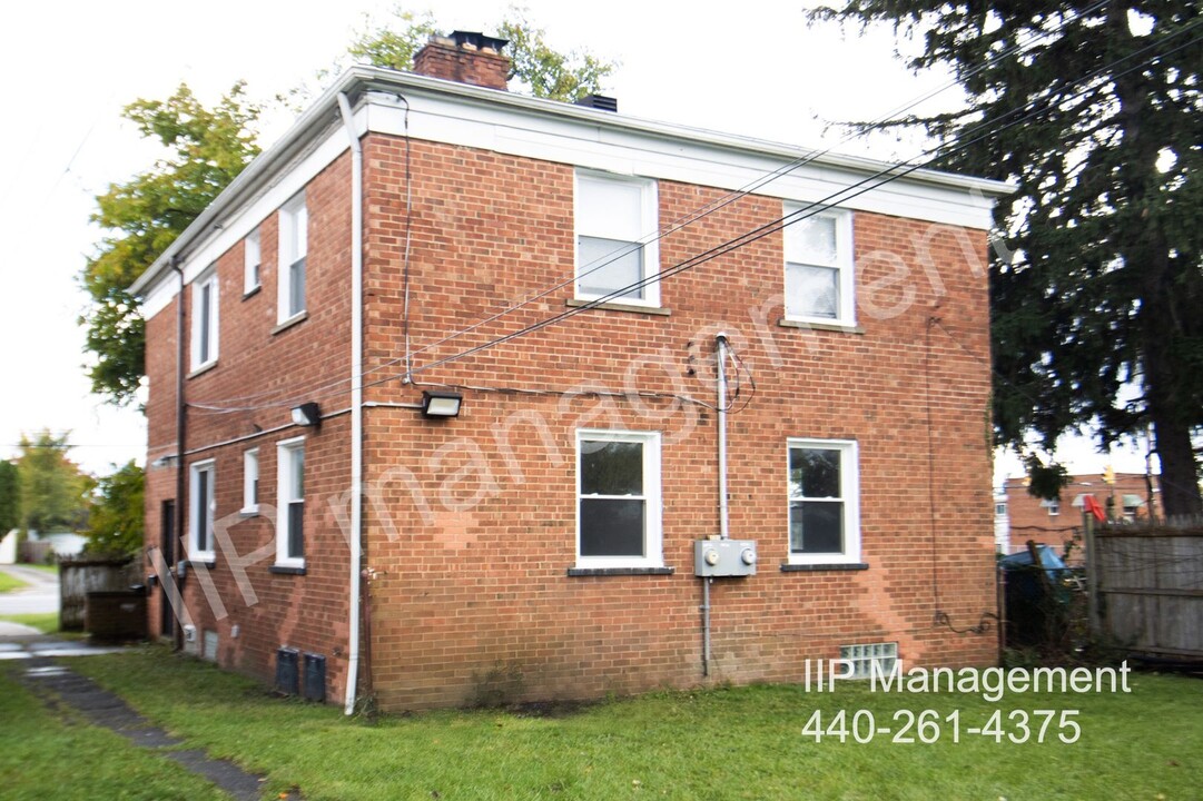 17633 Harvard Ave in Cleveland, OH - Building Photo