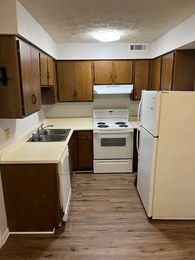 2302 Rocky Brook Rd, Unit 2302 D in Opelika, AL - Foto de edificio - Building Photo