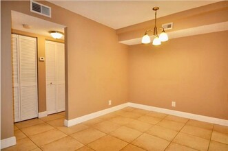 5654 Rock Island Rd, Unit 214 in Tamarac, FL - Building Photo - Building Photo