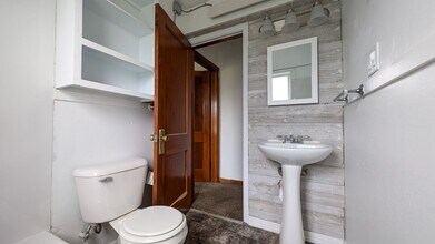 704 Hickory St in Creston, IA - Building Photo - Building Photo