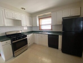 6123 N Meade Ave, Unit 2 in Chicago, IL - Foto de edificio - Building Photo