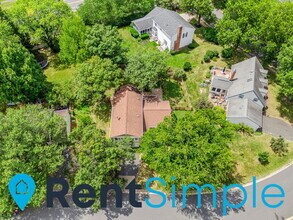 13611 White Barn Ln in Herndon, VA - Building Photo - Building Photo