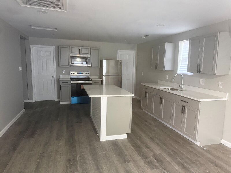 3568 3rd Ave in Grove City, OH - Building Photo