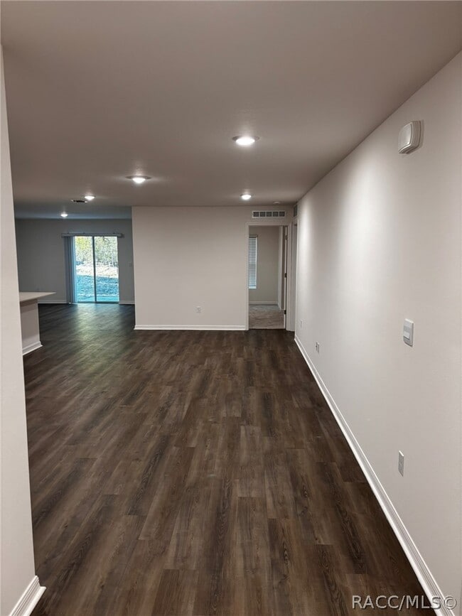 2845 W Gardenia Dr in Citrus Springs, FL - Building Photo - Building Photo