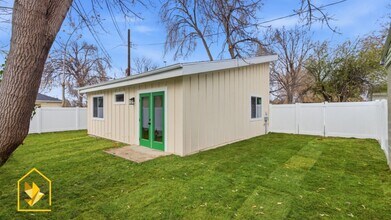 3182 S Imperial St, Unit B in Salt Lake City, UT - Building Photo - Building Photo