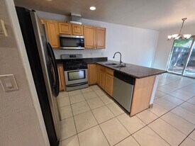 818 9th St in Davis, CA - Building Photo