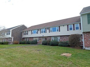 4 Cicero Dr in Lakeville, MA - Building Photo - Building Photo