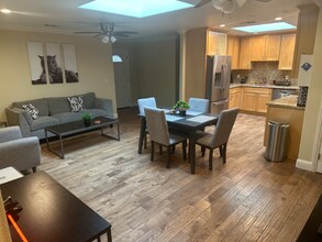 648 Arrowhead Dr in San Jose, CA - Foto de edificio - Building Photo