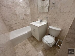 Fourth Avenue in New York, NY - Building Photo - Building Photo