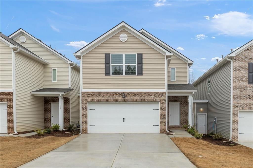 1010 Valley Rock Dr in Lithonia, GA - Building Photo