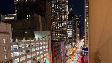 200 N Dearborn St in Chicago, IL - Building Photo - Building Photo