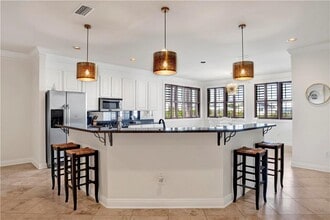 16 Market St in Orange Beach, AL - Foto de edificio - Building Photo