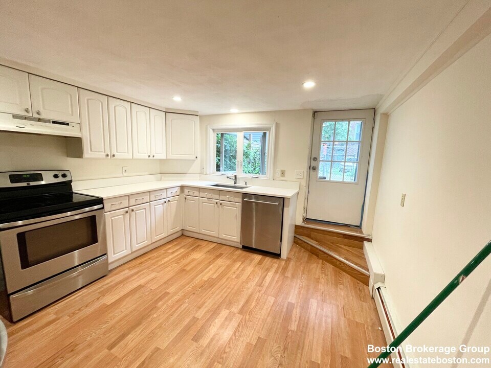 16 Greenwich Park in Boston, MA - Building Photo