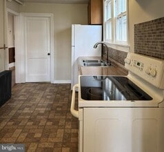 211 S Maple Ave in Martinsburg, WV - Building Photo - Building Photo